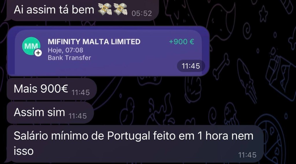 Mensagens de aluno com transferência de 900 euros